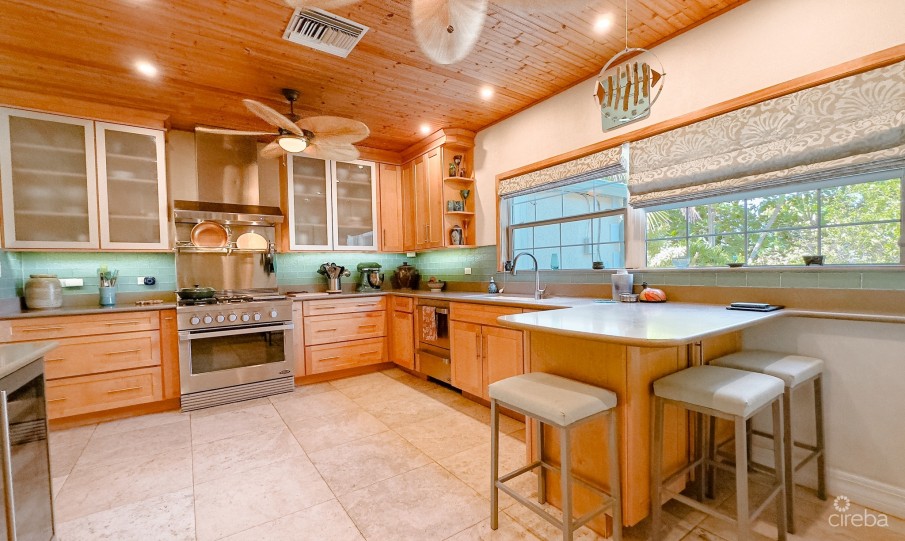 SAVANNAH HOME ON 0.73 ACRE WITH APARTMENT & POOL - Image 5