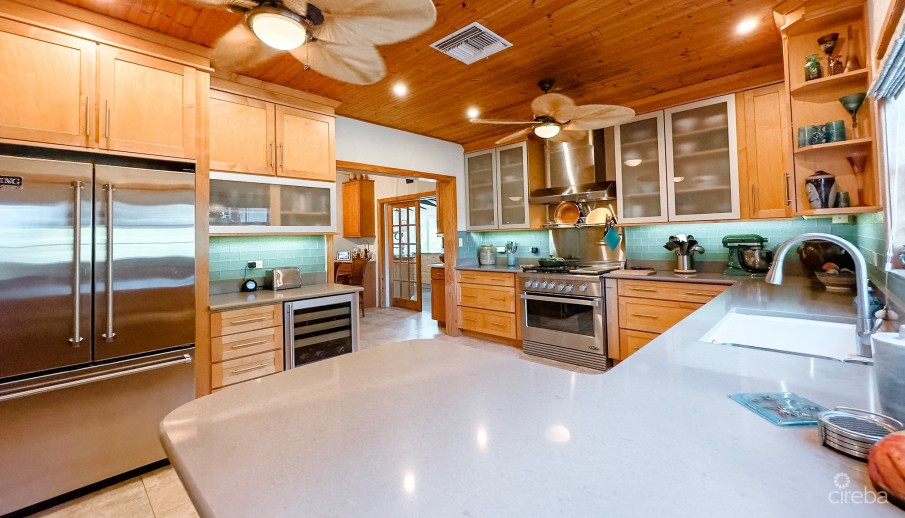 SAVANNAH HOME ON 0.73 ACRE WITH APARTMENT & POOL - Image 7