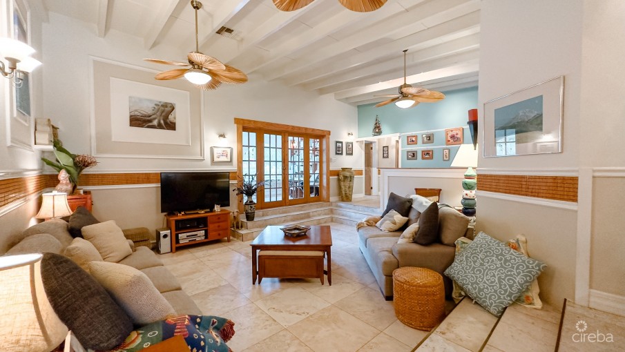 SAVANNAH HOME ON 0.73 ACRE WITH APARTMENT & POOL - Image 3