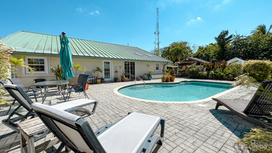SAVANNAH HOME ON 0.73 ACRE WITH APARTMENT & POOL - Image 19