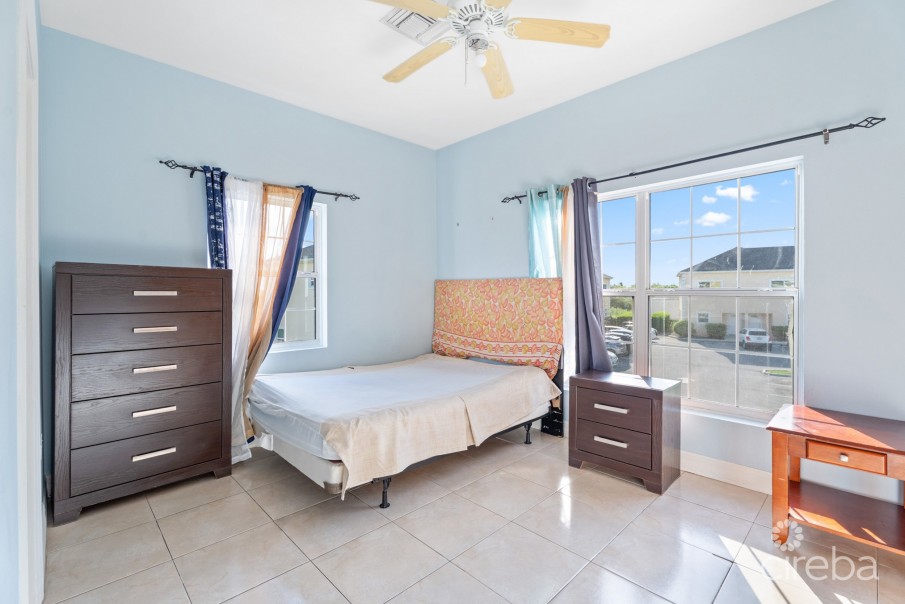 SCHOLARS RETREAT 3-BED END UNIT - Image 10