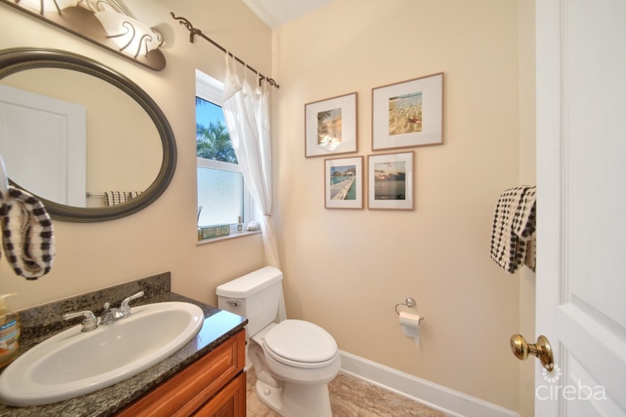 SEACLIFF YELLOW LOCATED IN COTTAGE - Image 11