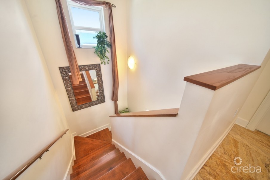 SEACLIFF YELLOW LOCATED IN COTTAGE - Image 12