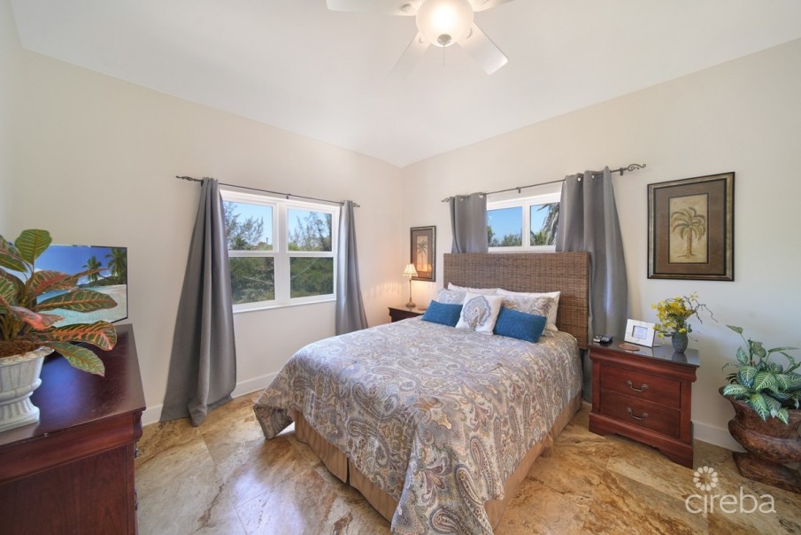 SEACLIFF YELLOW LOCATED IN COTTAGE - Image 13
