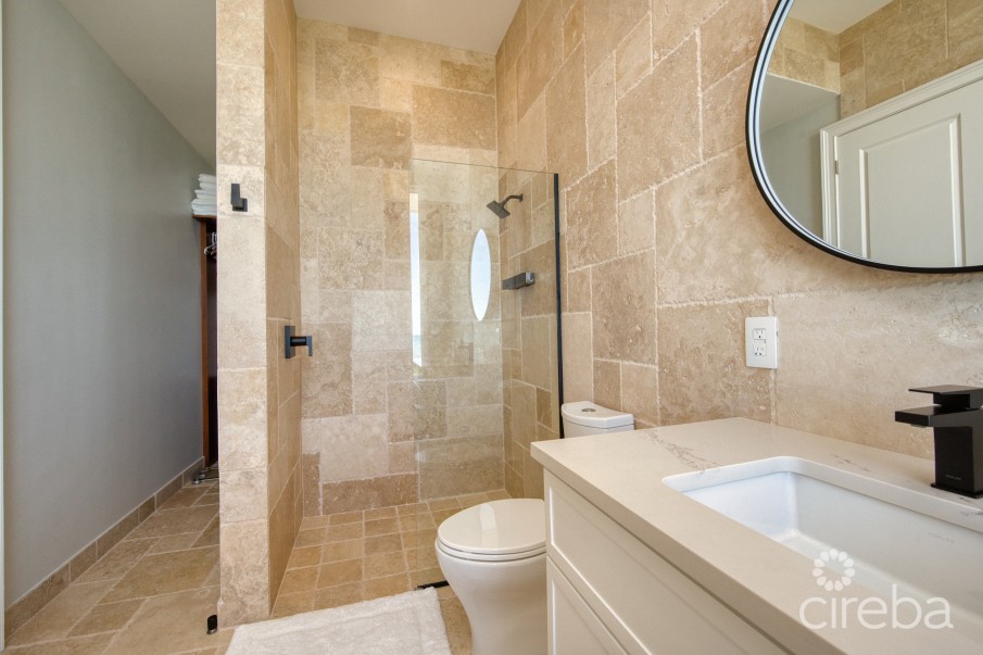 SEASIDE HIDEAWAY - FULLY RENOVATED BEACHFRONT GEM - Image 6