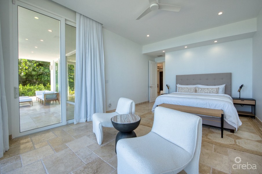 SEASIDE HIDEAWAY - FULLY RENOVATED BEACHFRONT GEM - Image 16