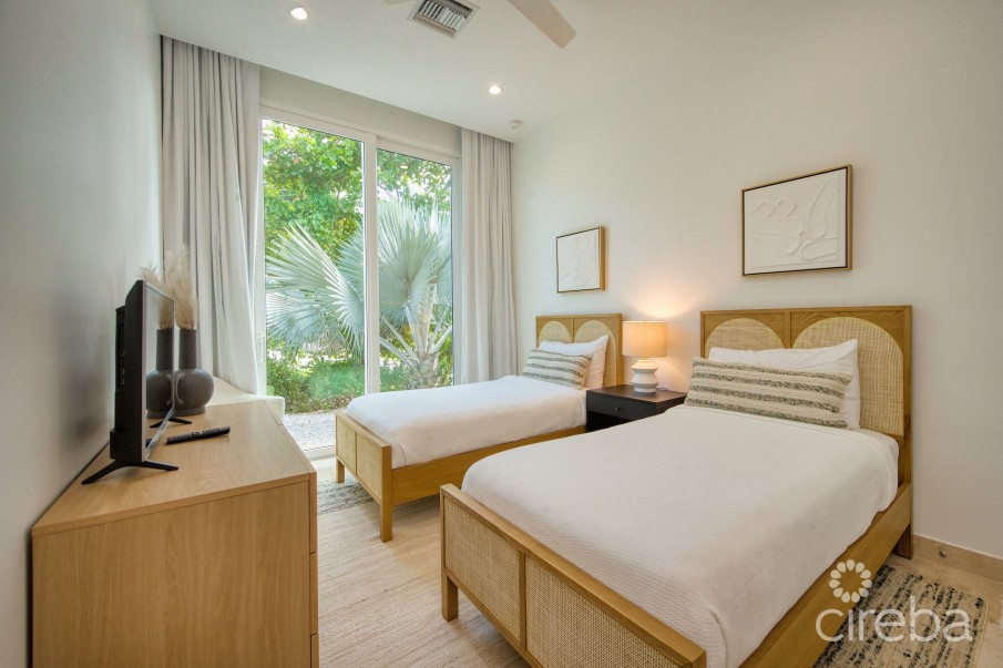 SEASIDE HIDEAWAY - FULLY RENOVATED BEACHFRONT GEM - Image 10