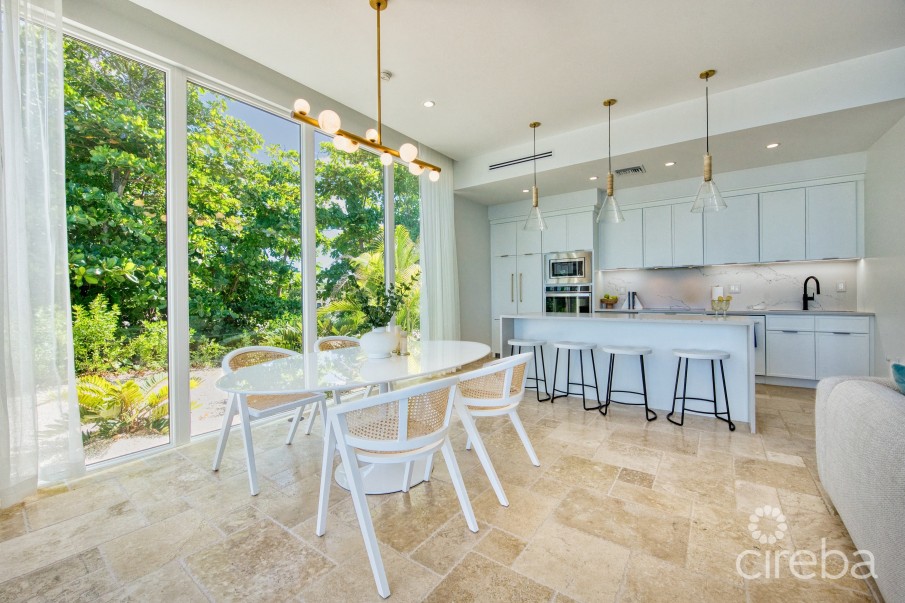 SEASIDE HIDEAWAY - FULLY RENOVATED BEACHFRONT GEM - Image 4