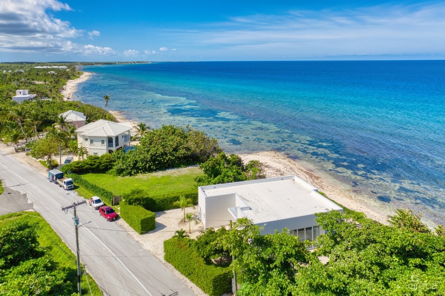 SEASIDE HIDEAWAY - FULLY RENOVATED BEACHFRONT GEM - Image 21