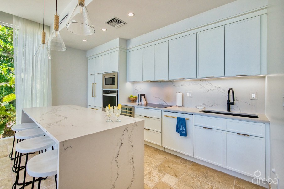 SEASIDE HIDEAWAY - FULLY RENOVATED BEACHFRONT GEM - Image 5
