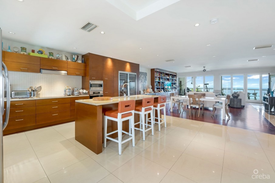 SEAVIEW PENTHOUSE-HARBOURFRONT - Image 7