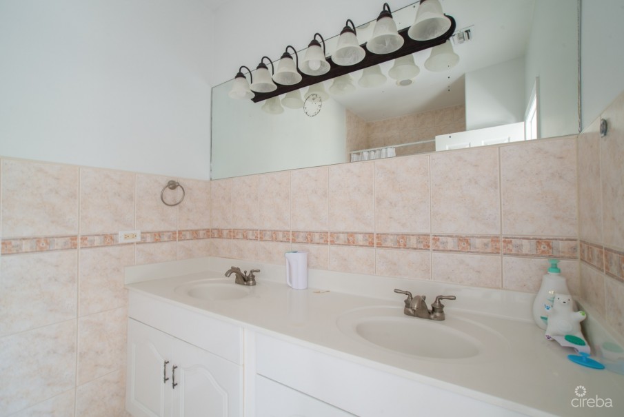 SHERIEFES GARDEN TOWNHOUSE - Image 7