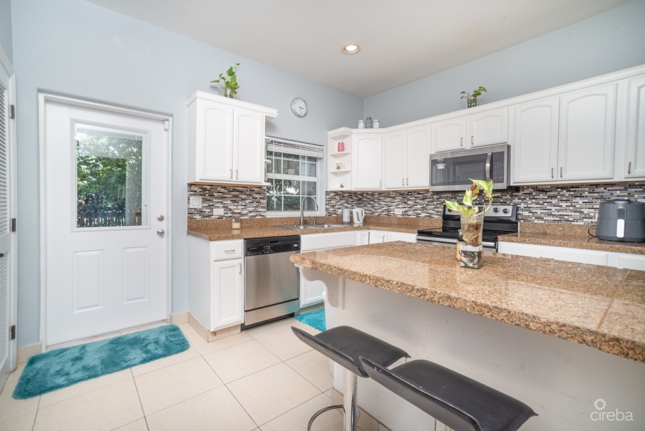 SHERIEFES GARDEN TOWNHOUSE - Image 1