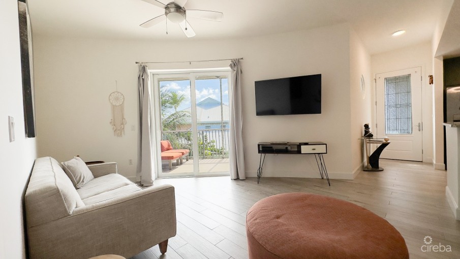 SNUG HARBOUR CANALFRONT 1 BED - Image 3