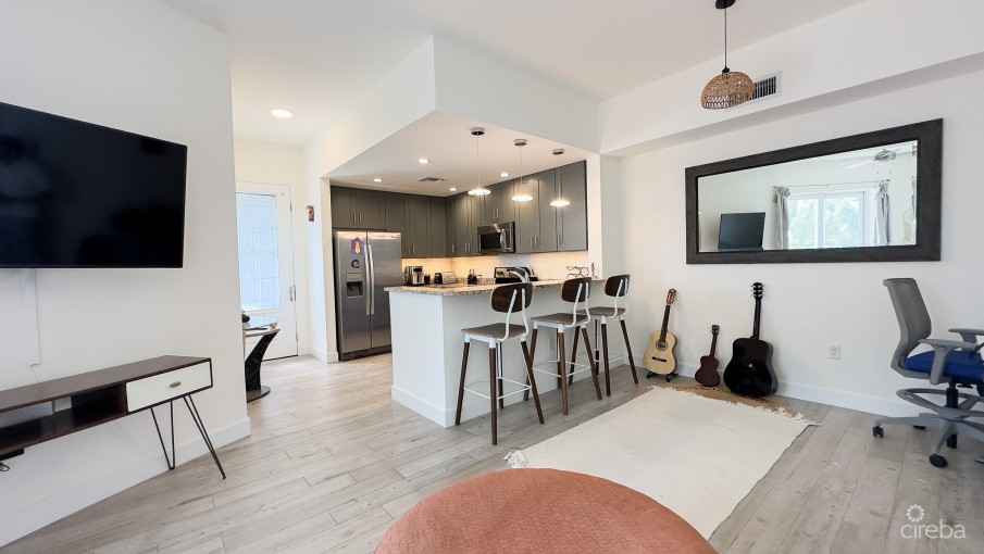 SNUG HARBOUR CANALFRONT 1 BED - Image 4