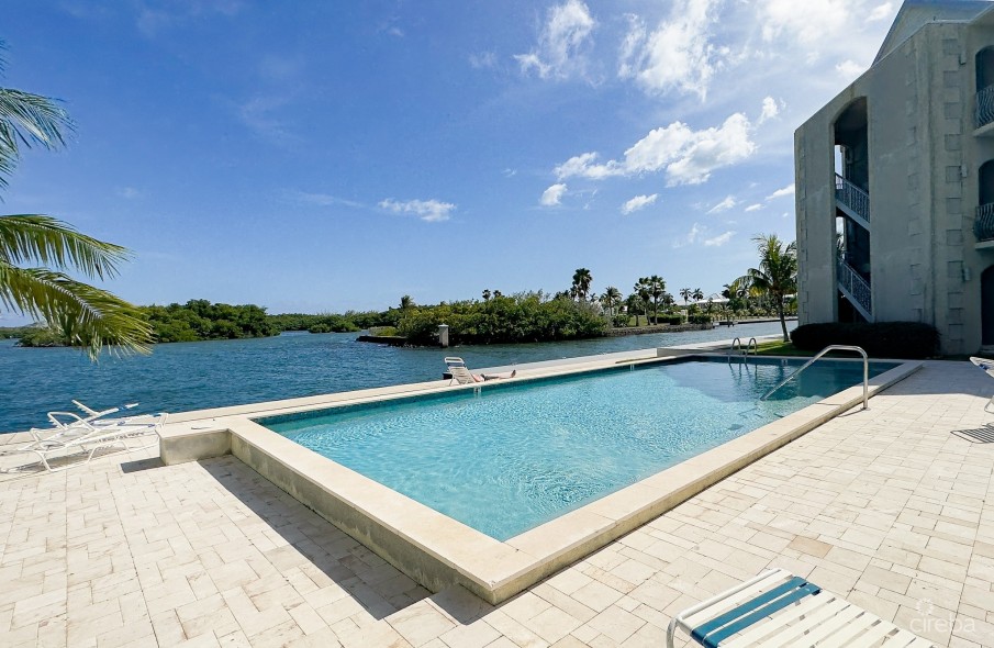 SNUG HARBOUR CANALFRONT 1 BED - Image 6