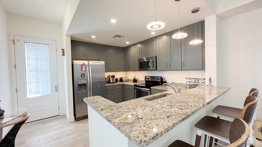 SNUG HARBOUR CANALFRONT 1 BED - Image 1