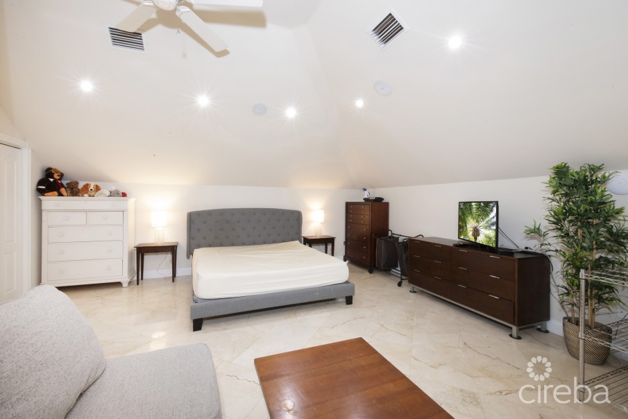 SOUTH SOUND ESTATE - Image 30