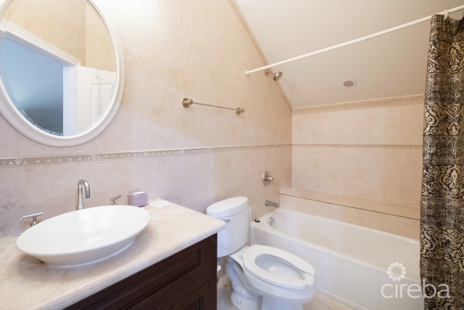 SOUTH SOUND ESTATE - Image 31