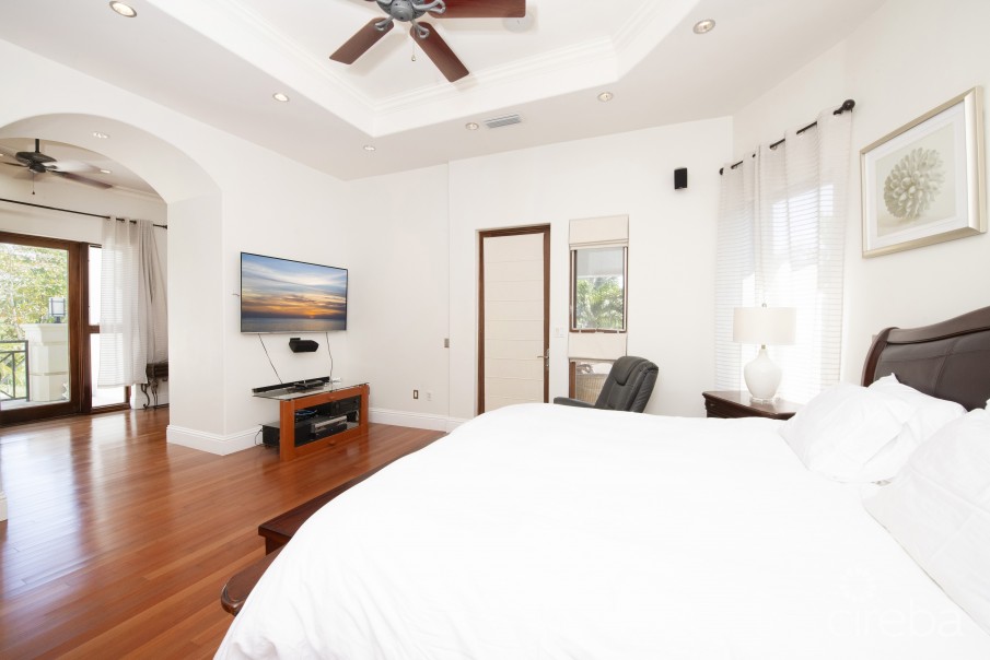 SOUTH SOUND ESTATE - Image 24