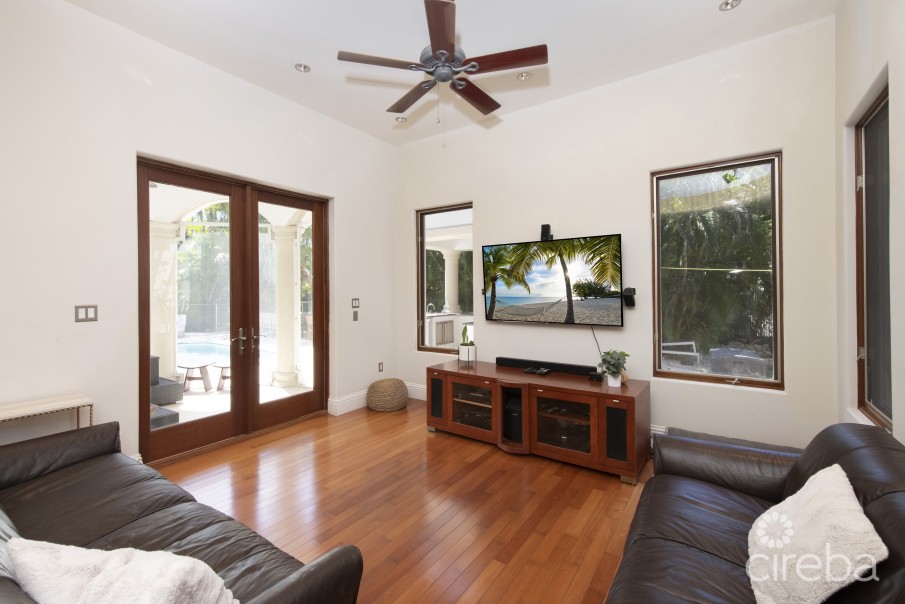 SOUTH SOUND ESTATE - Image 9
