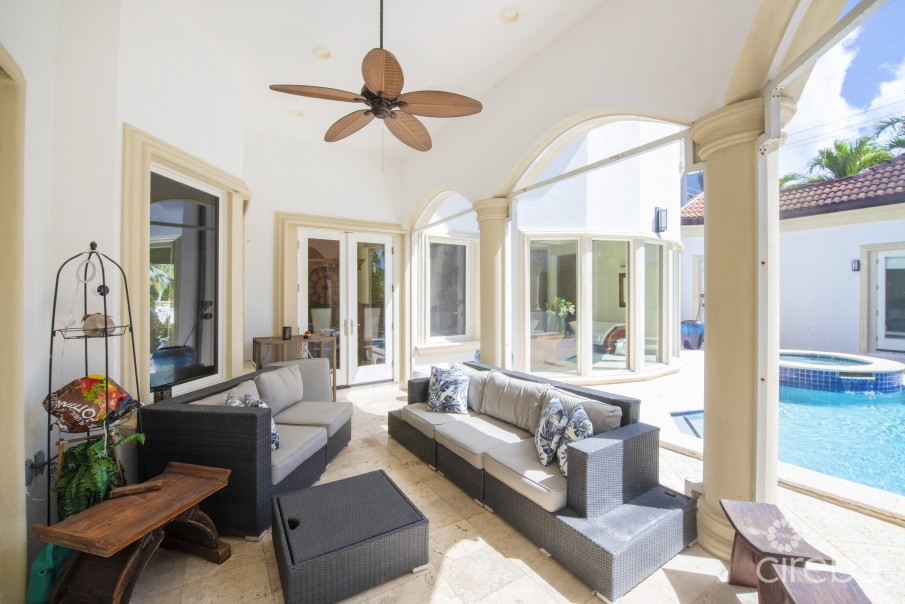 SOUTH SOUND ESTATE - Image 35