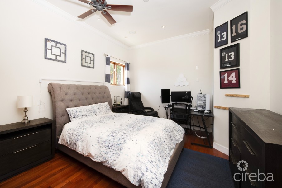 SOUTH SOUND ESTATE - Image 29