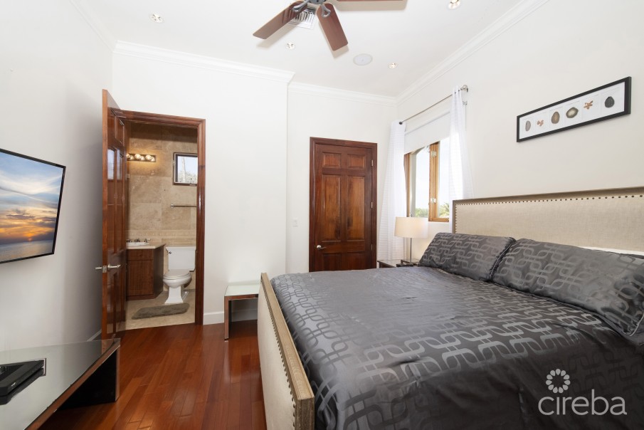 SOUTH SOUND ESTATE - Image 27