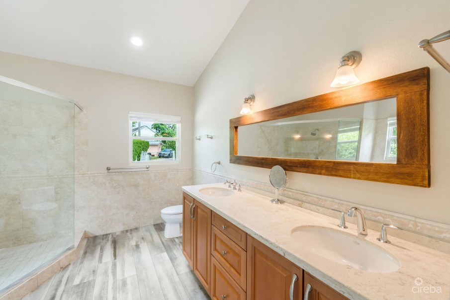 SOUTH SOUND FAMILY HOME (0.45 ACRE LOT) - Image 30