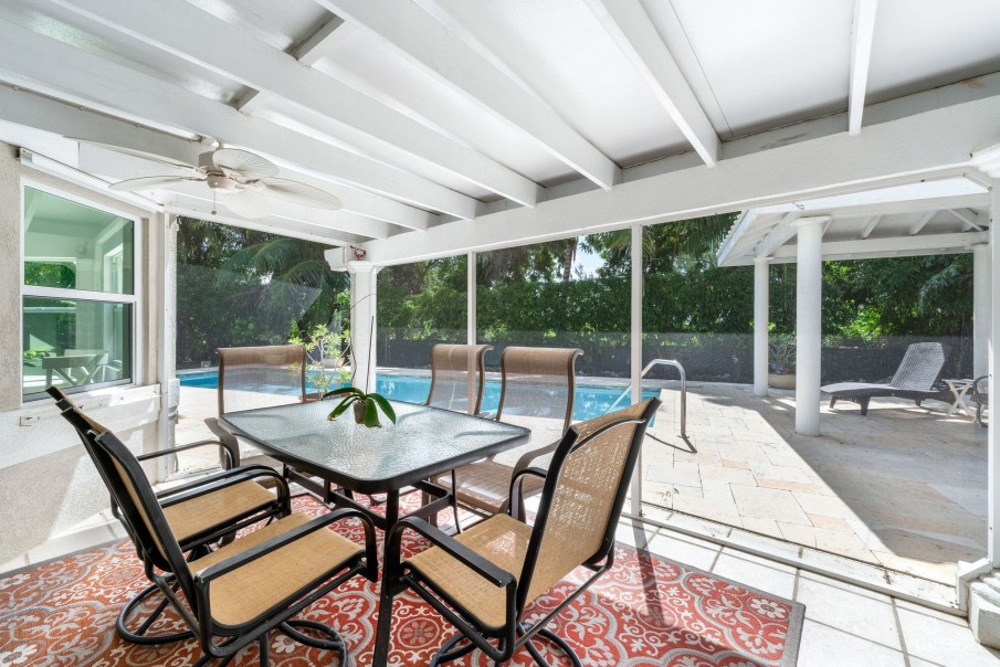 SOUTH SOUND FAMILY HOME (0.45 ACRE LOT) - Image 5