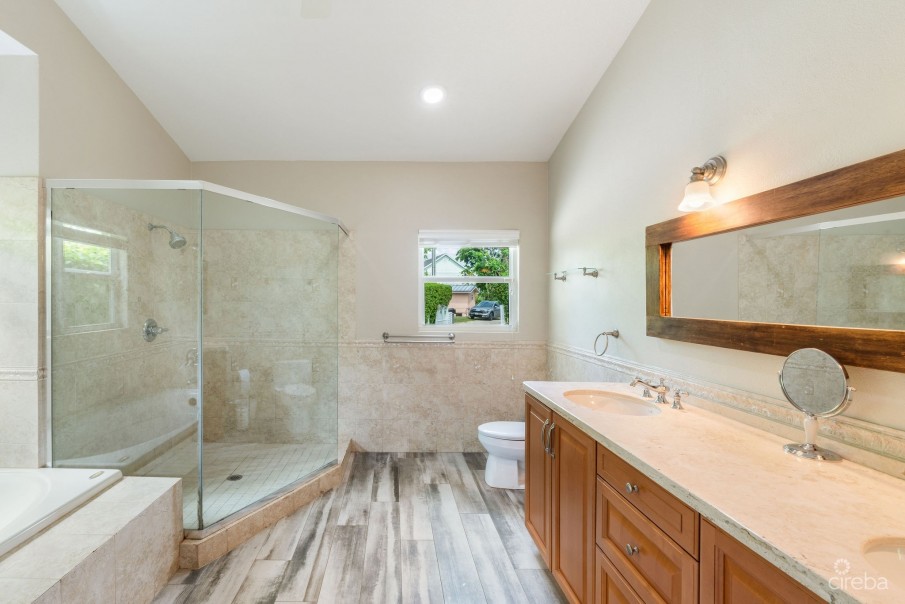 SOUTH SOUND FAMILY HOME (0.45 ACRE LOT) - Image 31