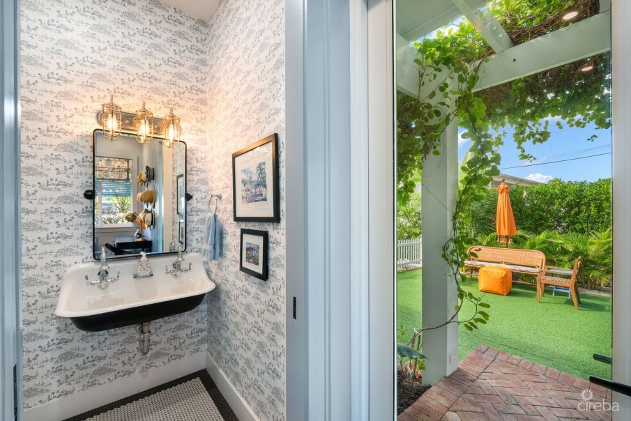 SPOTTS BEACH COTTAGE - Image 18
