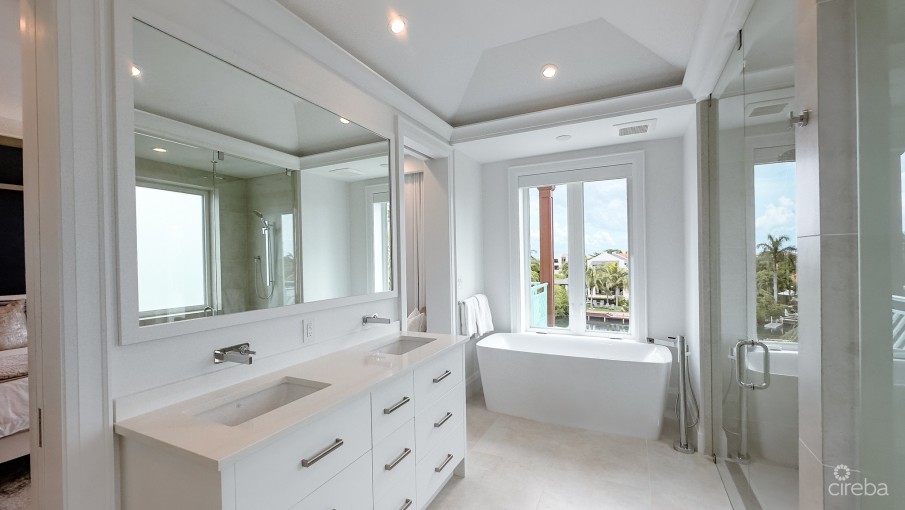 STONE ISLAND RESIDENCE YACHT CLUB - Image 12