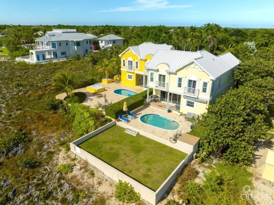 STUNNING SEAFRONT FAMILY HOME WITH POOL – 24 FEET ABOVE SEA LEVEL! - Image 13