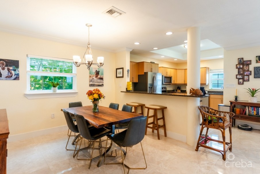 STUNNING SEAFRONT FAMILY HOME WITH POOL – 24 FEET ABOVE SEA LEVEL! - Image 10