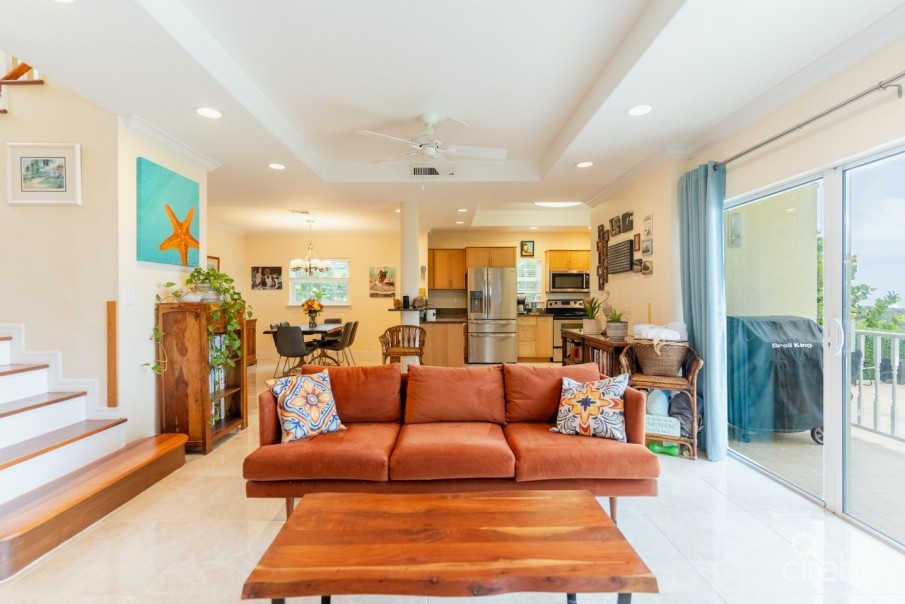 STUNNING SEAFRONT FAMILY HOME WITH POOL – 24 FEET ABOVE SEA LEVEL! - Image 7