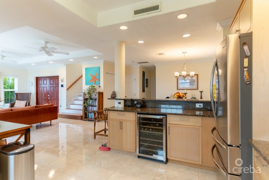 STUNNING SEAFRONT FAMILY HOME WITH POOL – 24 FEET ABOVE SEA LEVEL! - Image 3