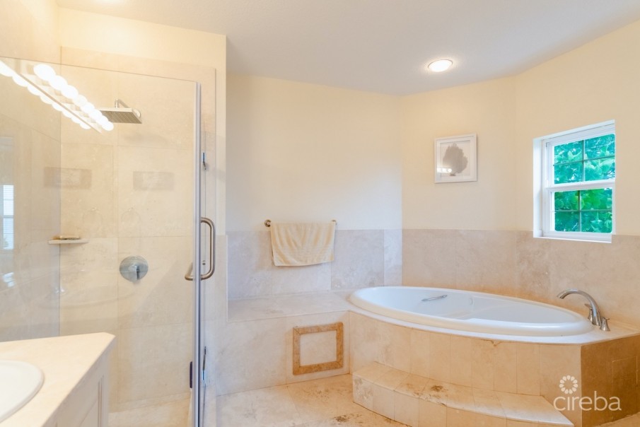 STUNNING SEAFRONT FAMILY HOME WITH POOL – 24 FEET ABOVE SEA LEVEL! - Image 17