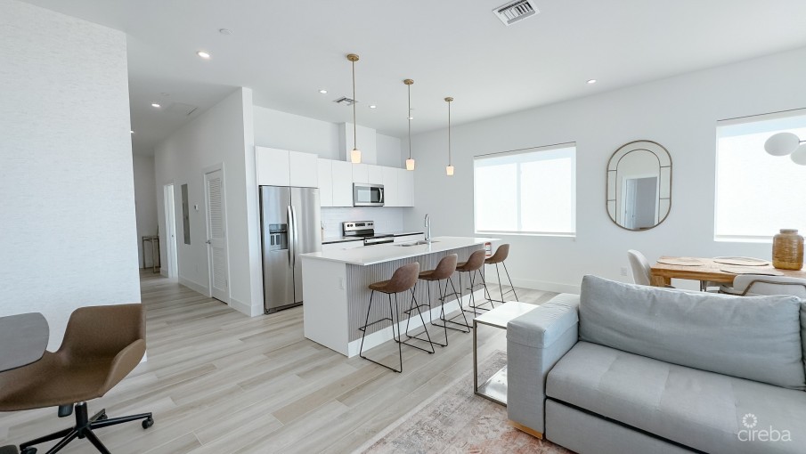 SUNSET POINT END UNIT WEST BAY - Image 4