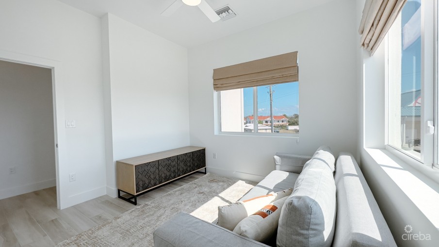 SUNSET POINT END UNIT WEST BAY - Image 9
