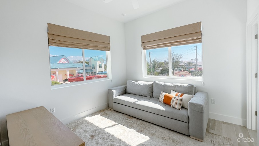 SUNSET POINT END UNIT WEST BAY - Image 8