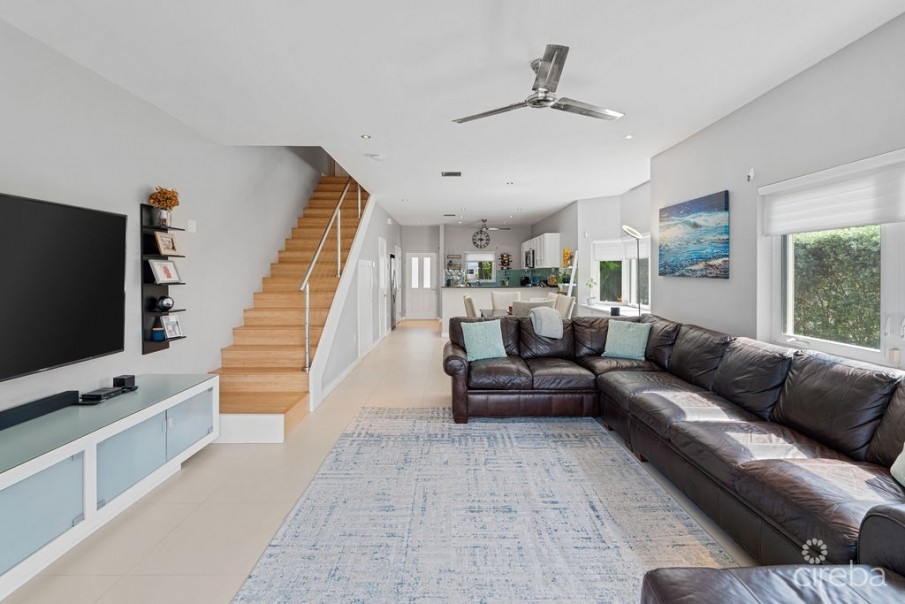 THE GRANGE 1, SNUG HARBOUR TOWNHOME - Image 7