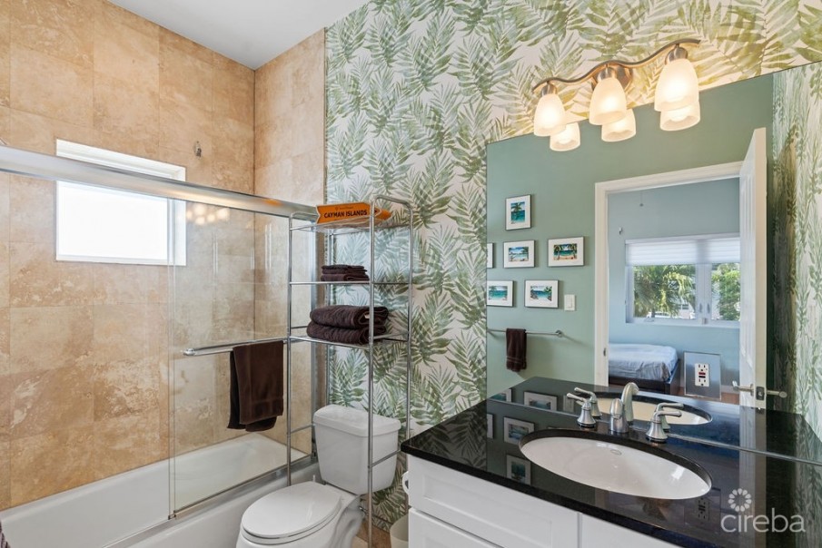 THE GRANGE 1, SNUG HARBOUR TOWNHOME - Image 13