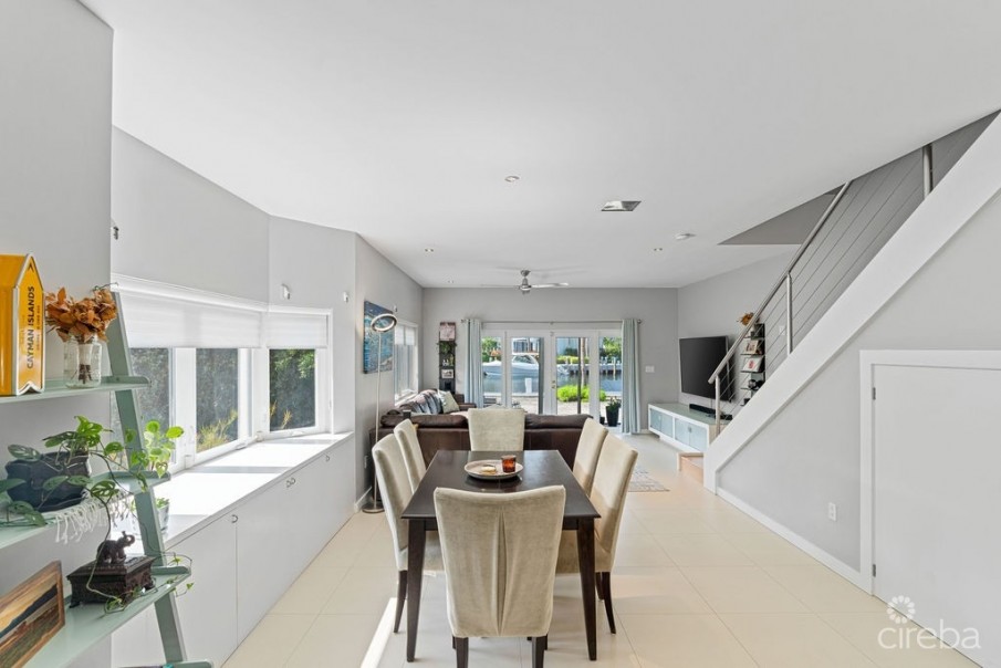 THE GRANGE 1, SNUG HARBOUR TOWNHOME - Image 2