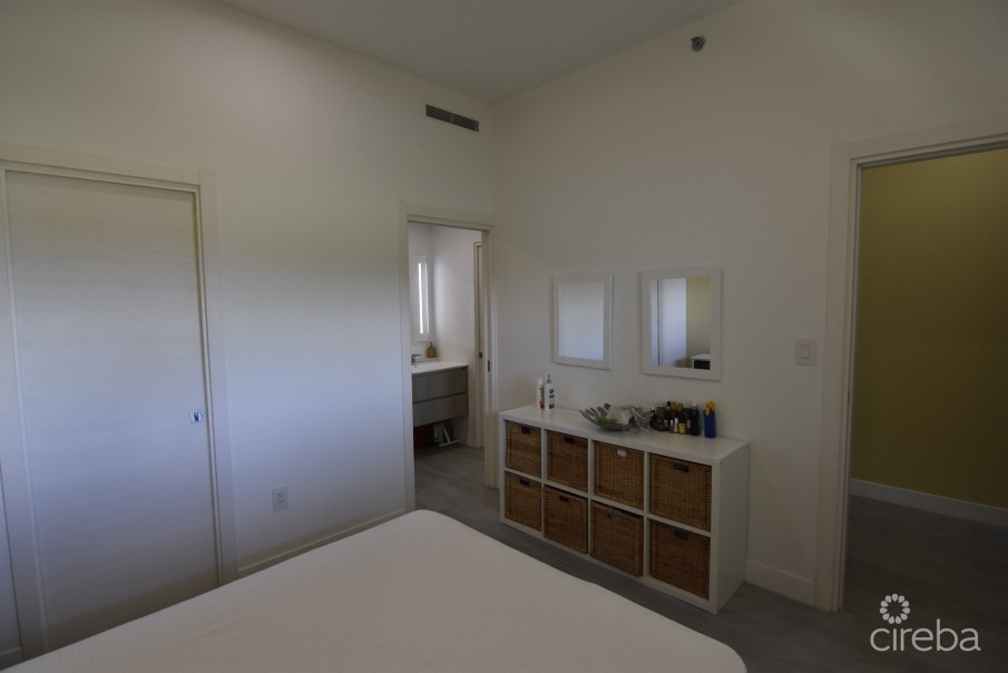 THE GROVE #51 - TOP FLOOR END UNIT - Image 11