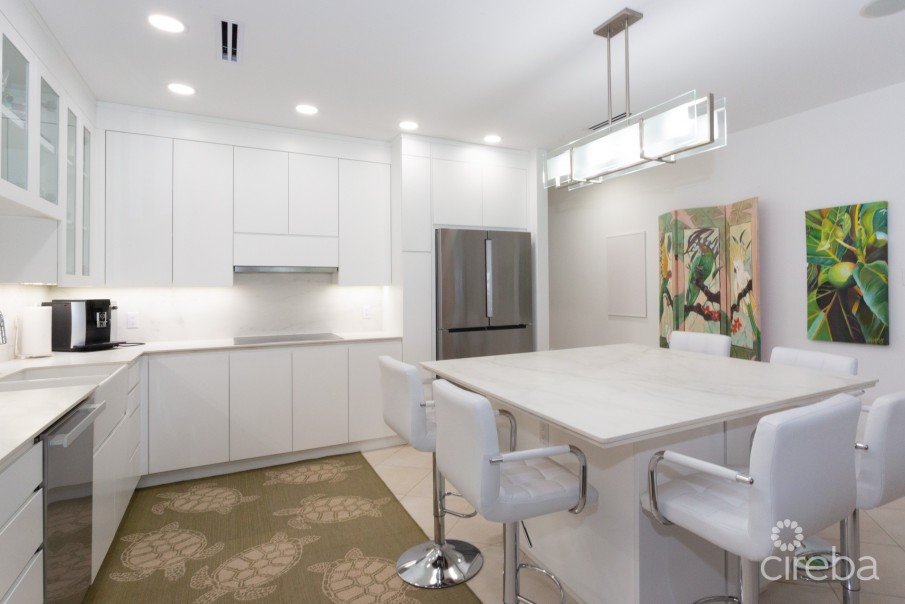 THE PALMS 14, SEVEN MILE BEACH PENTHOUSE - Image 7