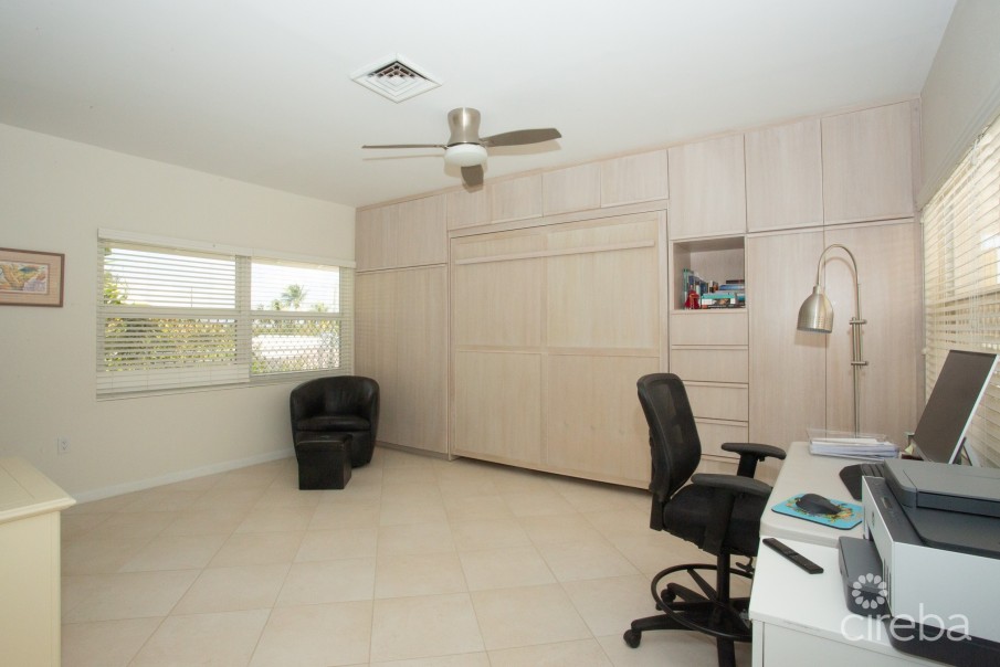 THE PALMS 14, SEVEN MILE BEACH PENTHOUSE - Image 10
