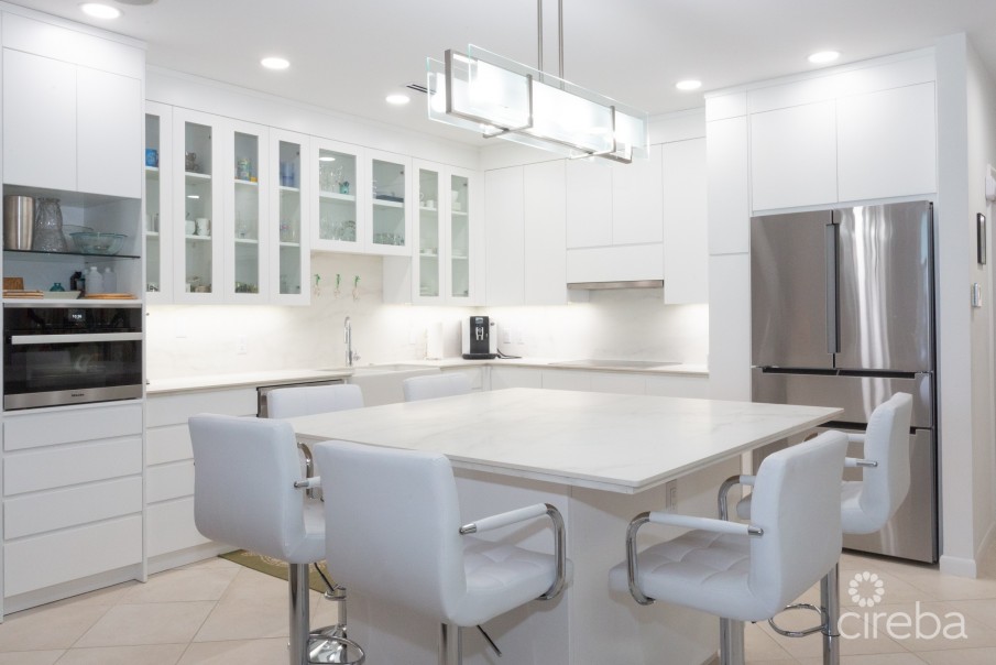 THE PALMS 14, SEVEN MILE BEACH PENTHOUSE - Image 6