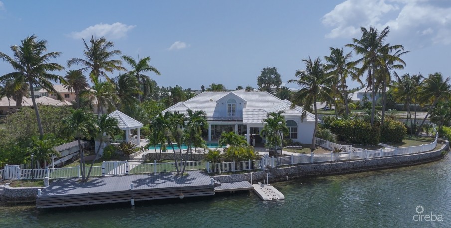 THE SHORES FAMILY HOME - Image 6