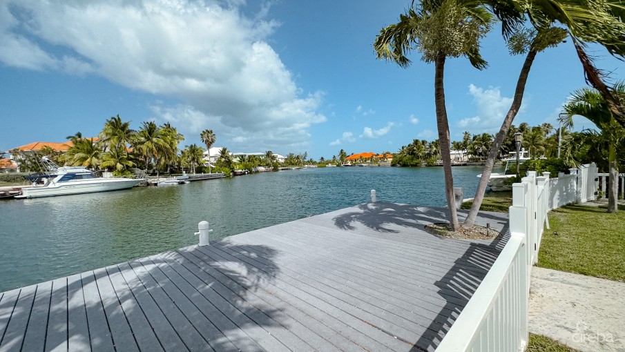 THE SHORES FAMILY HOME - Image 21